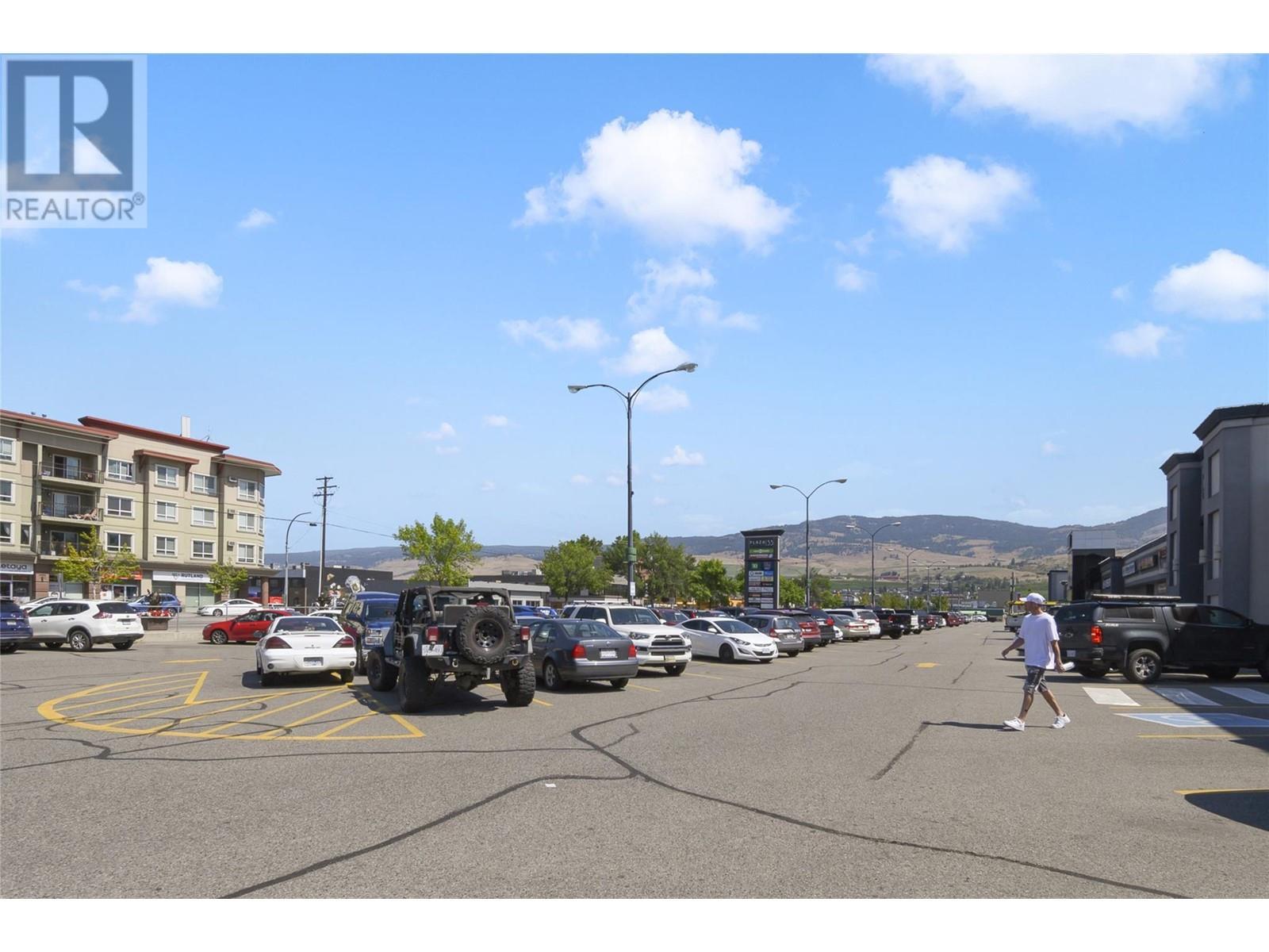 195 & 301 33 Highway W, Kelowna, BC