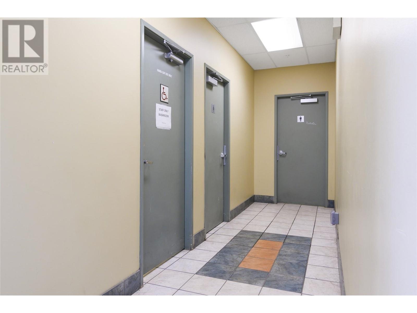 195 & 301 33 Highway W, Kelowna, BC