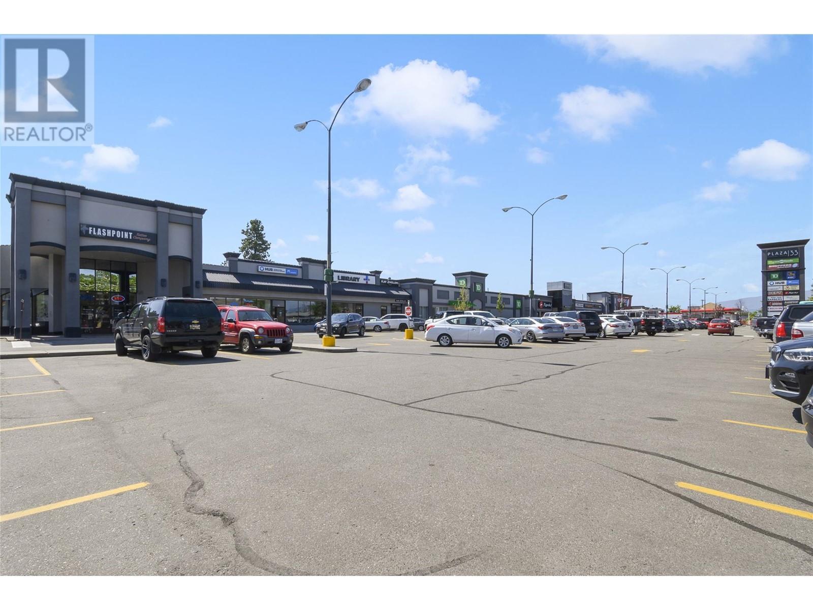 195 & 301 33 Highway W, Kelowna, BC