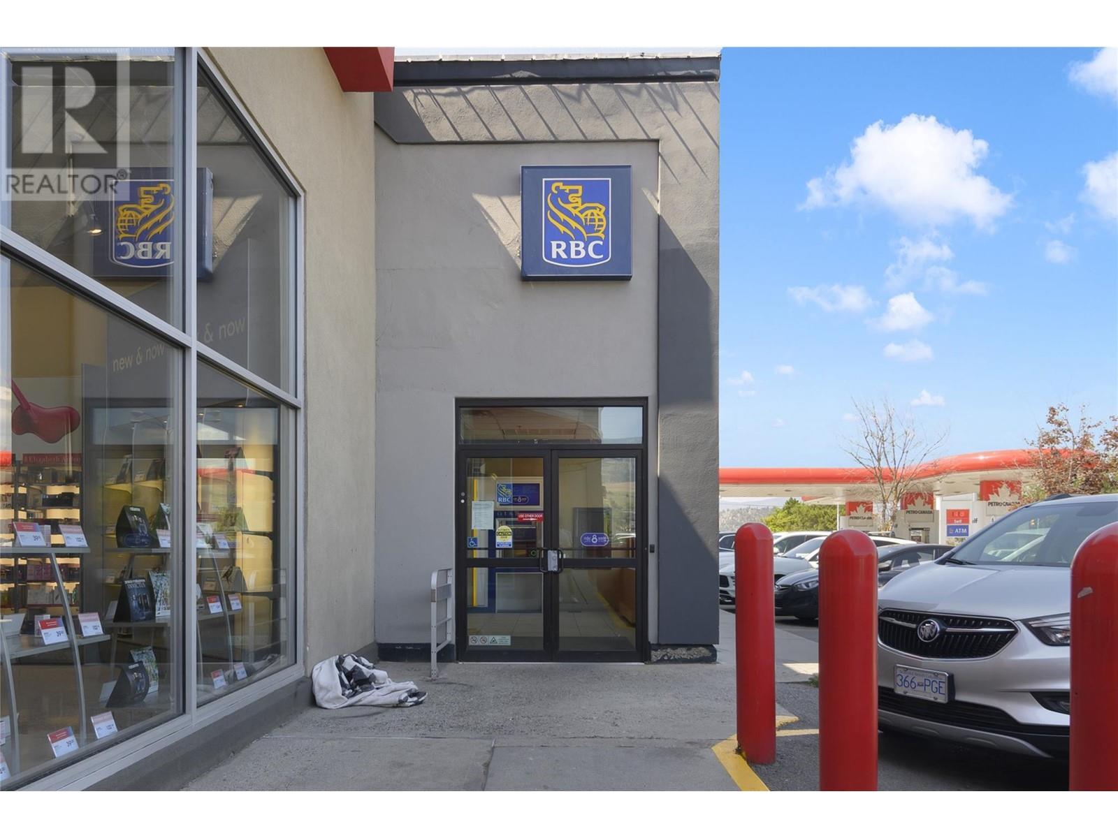 195 & 301 33 Highway W, Kelowna, BC