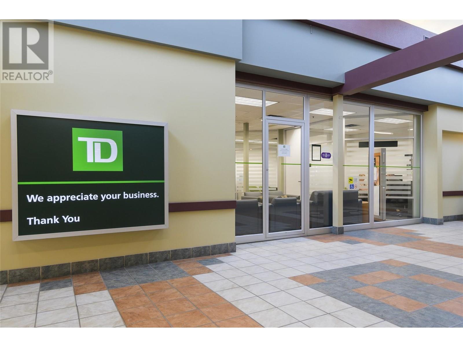 195 & 301 33 Highway W, Kelowna, BC