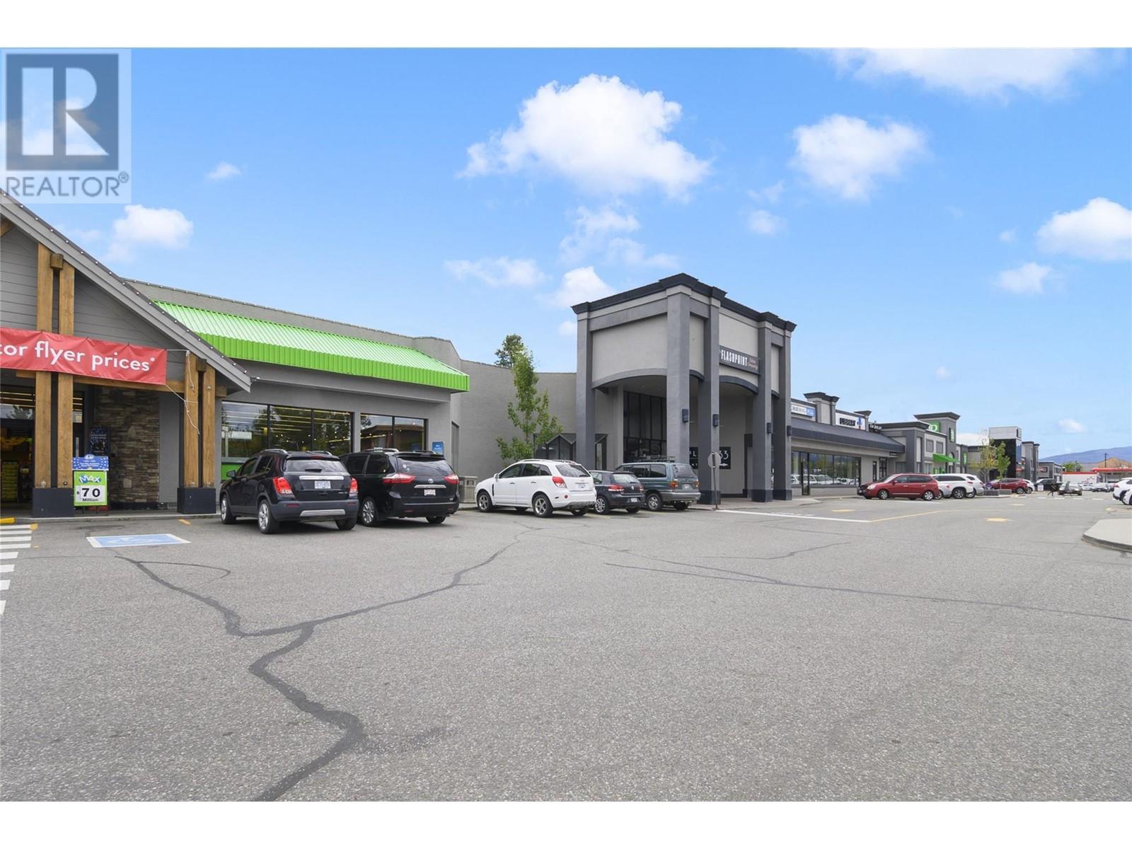 195 & 301 33 Highway W, Kelowna, BC