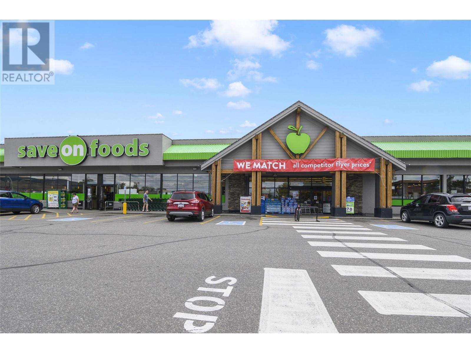 195 & 301 33 Highway W, Kelowna, BC