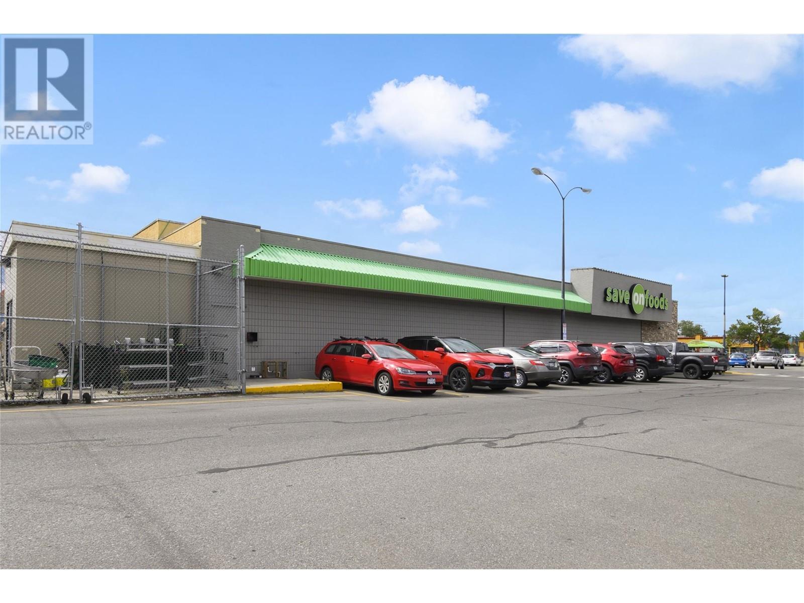 195 & 301 33 Highway W, Kelowna, BC