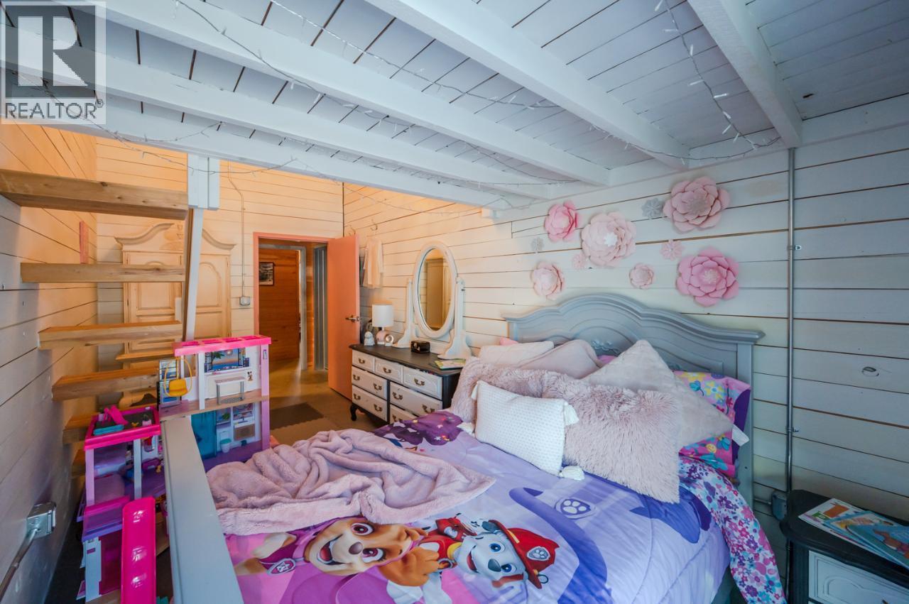 125 Cabernet Drive Unit# 9, Okanagan Falls, BC - Indoor Photo Showing Bedroom