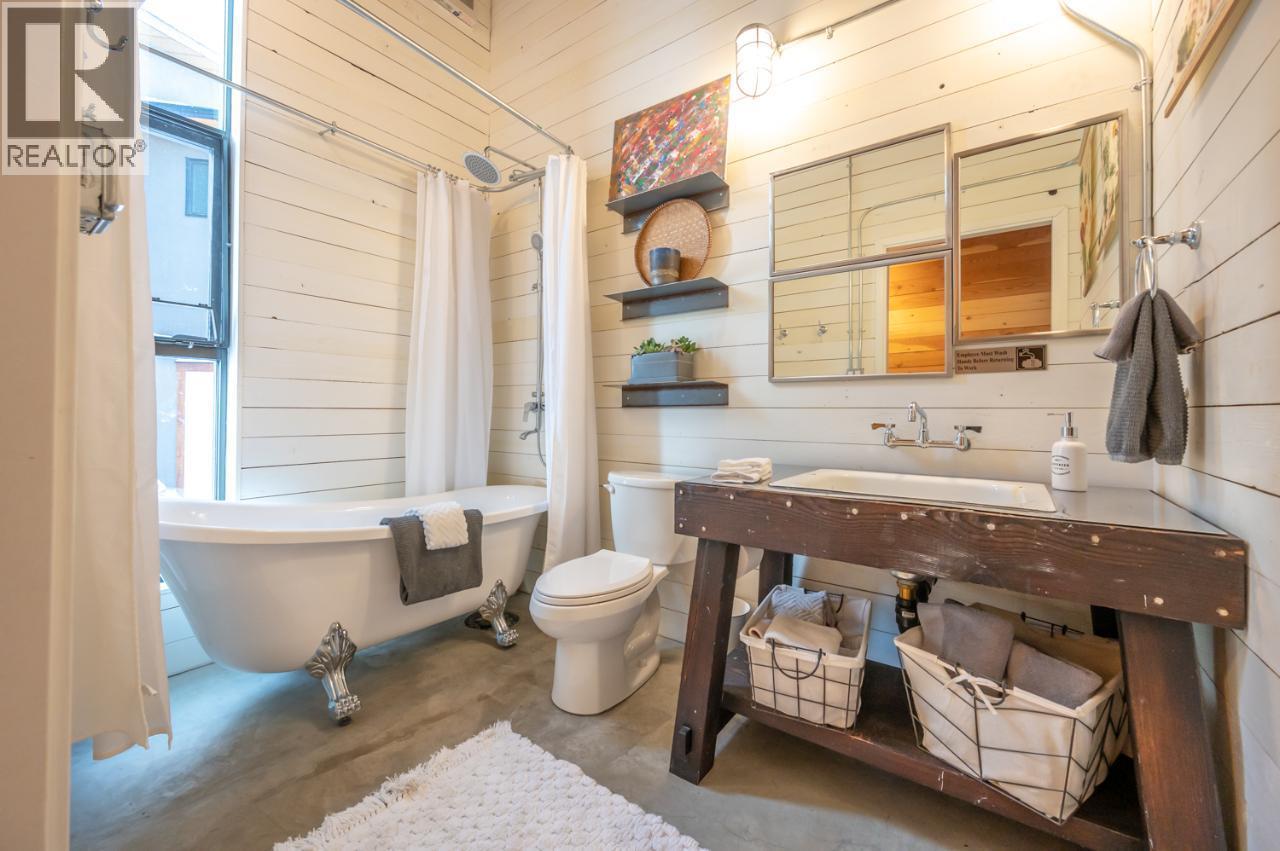 125 Cabernet Drive Unit# 9, Okanagan Falls, BC - Indoor Photo Showing Bathroom