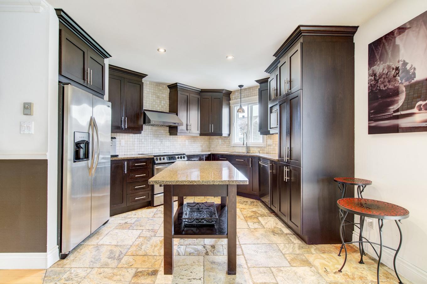 Kitchen - 3965 Rue Howard, Longueuil (Saint-Hubert), QC - Indoor Photo Showing Kitchen With Upgraded Kitchen