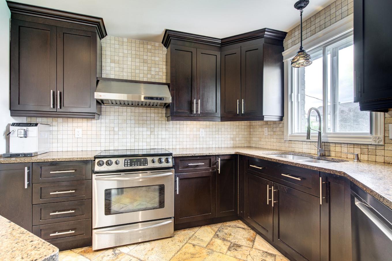 Kitchen - 3965 Rue Howard, Longueuil (Saint-Hubert), QC - Indoor Photo Showing Kitchen With Upgraded Kitchen