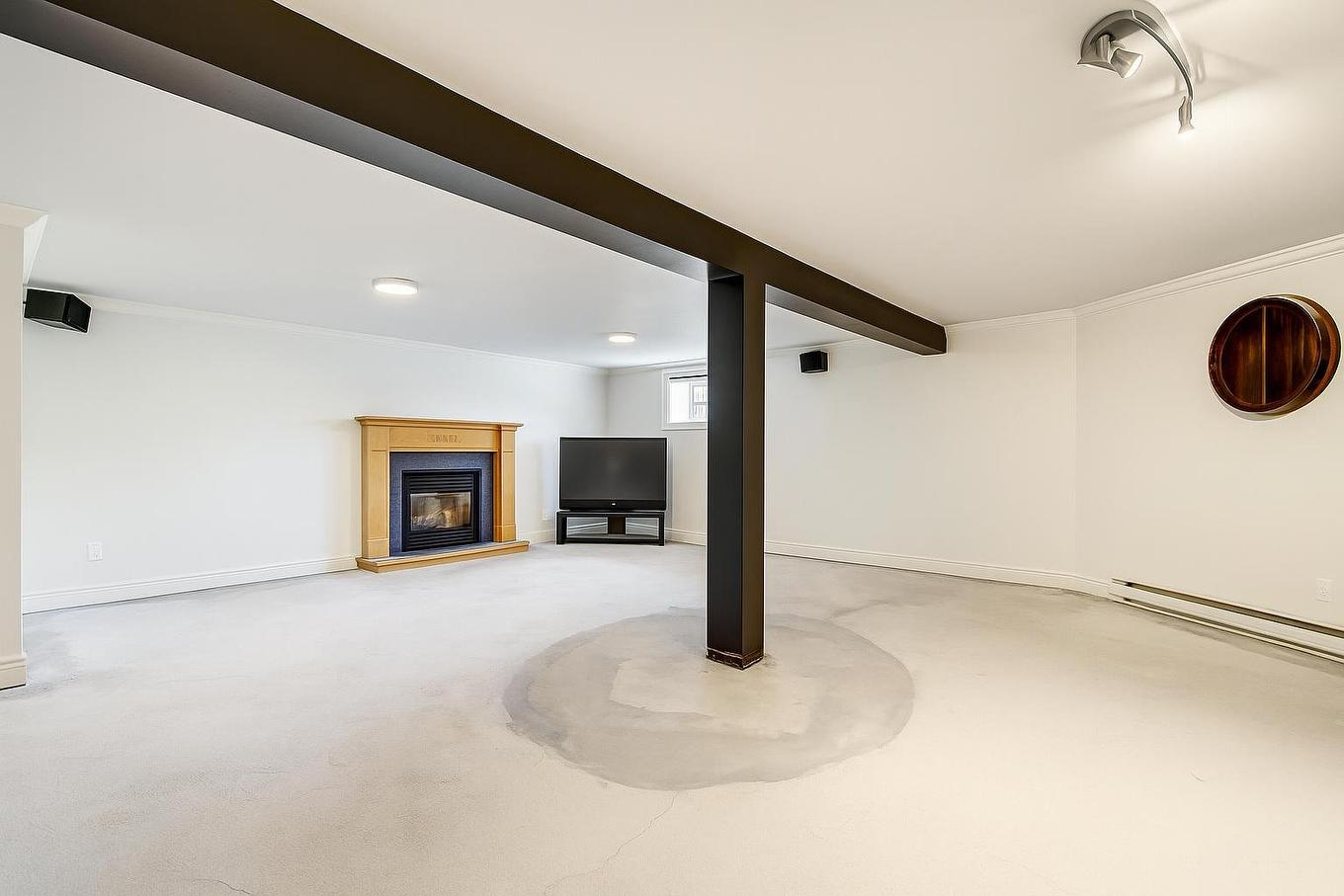 Family room - 3965 Rue Howard, Longueuil (Saint-Hubert), QC - Indoor With Fireplace