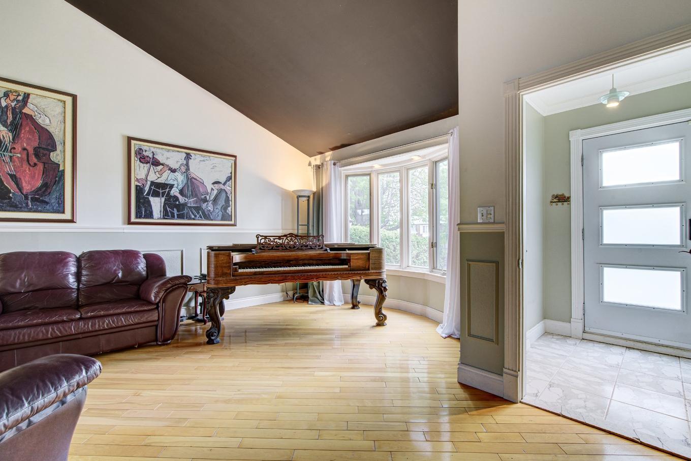 Living room - 3965 Rue Howard, Longueuil (Saint-Hubert), QC - Indoor Photo Showing Other Room