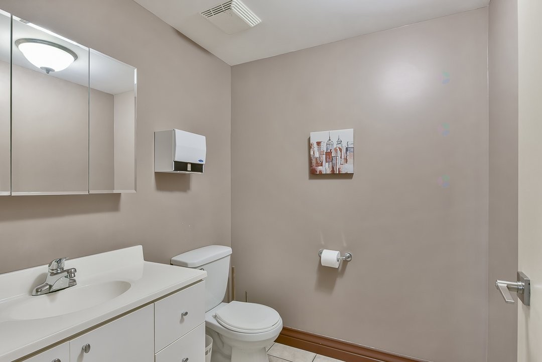 Salle d'eau - 3000 Ch. Ste-Thérèse, Carignan, QC - Indoor Photo Showing Bathroom