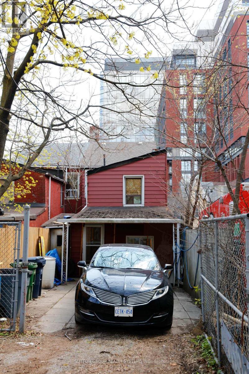 514 Adelaide Street W, Toronto, ON - Outdoor