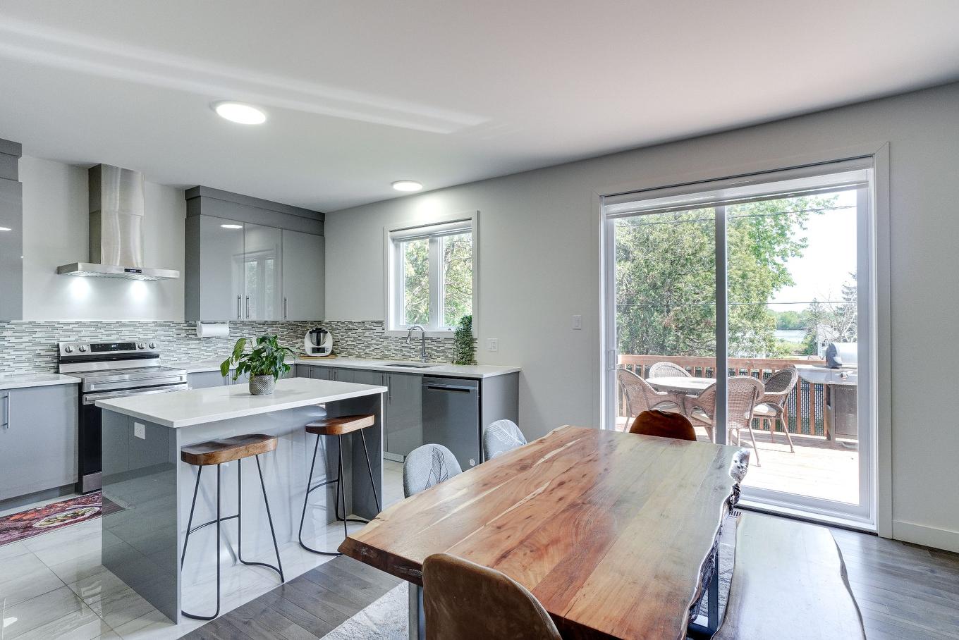 Dining room - 8490 Rue Duceppe, Laval (Saint-François), QC - Indoor Photo Showing Dining Room