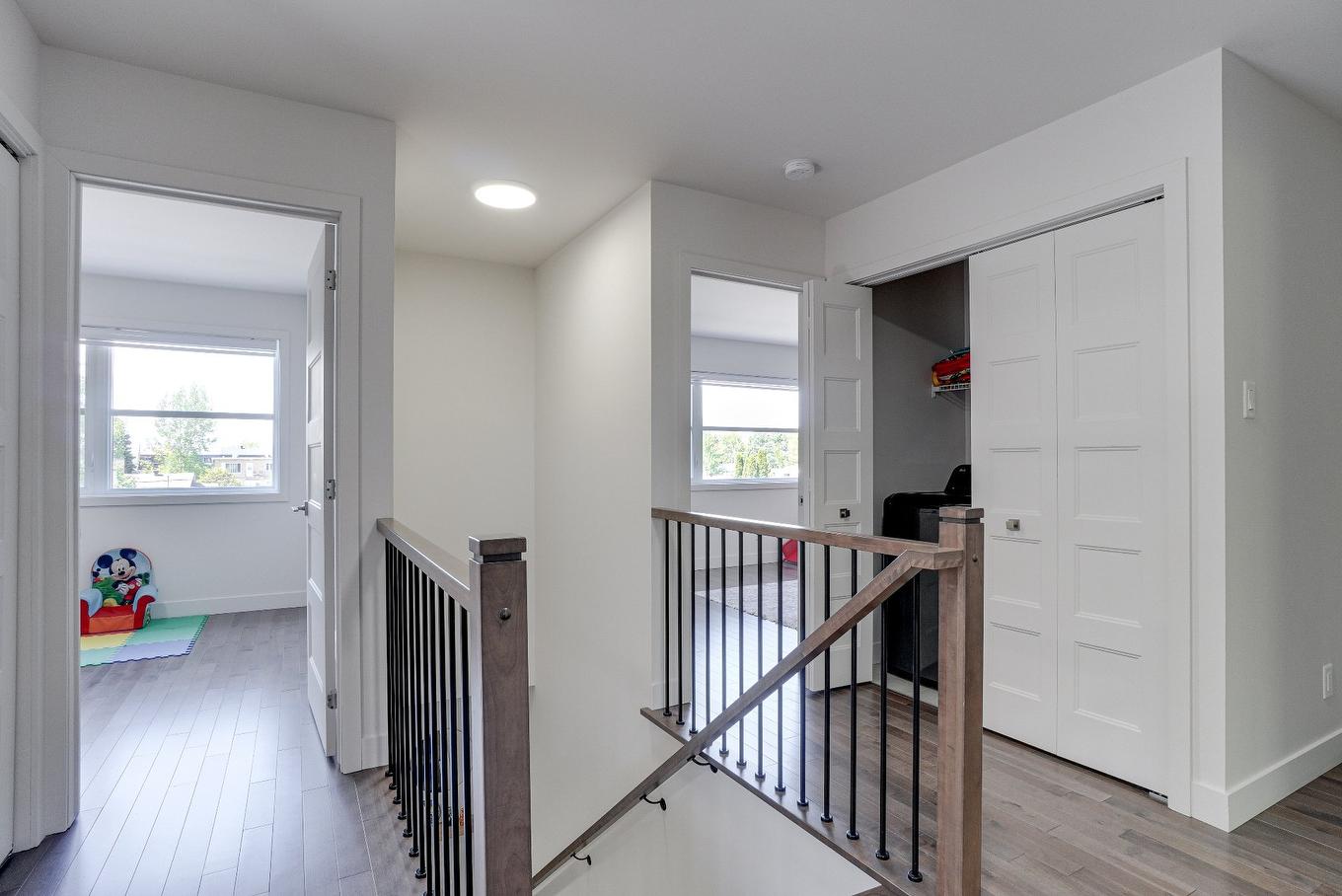 Staircase - 8490 Rue Duceppe, Laval (Saint-François), QC - Indoor Photo Showing Other Room