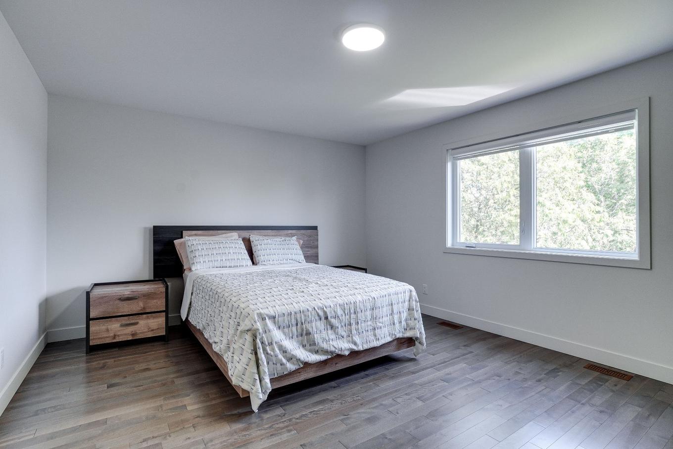 Primary bedroom - 8490 Rue Duceppe, Laval (Saint-François), QC - Indoor Photo Showing Bedroom