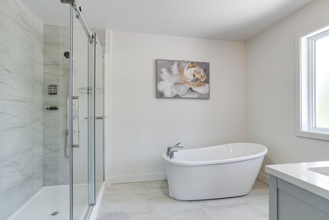 Bathroom - 8490 Rue Duceppe, Laval (Saint-François), QC - Indoor Photo Showing Bathroom