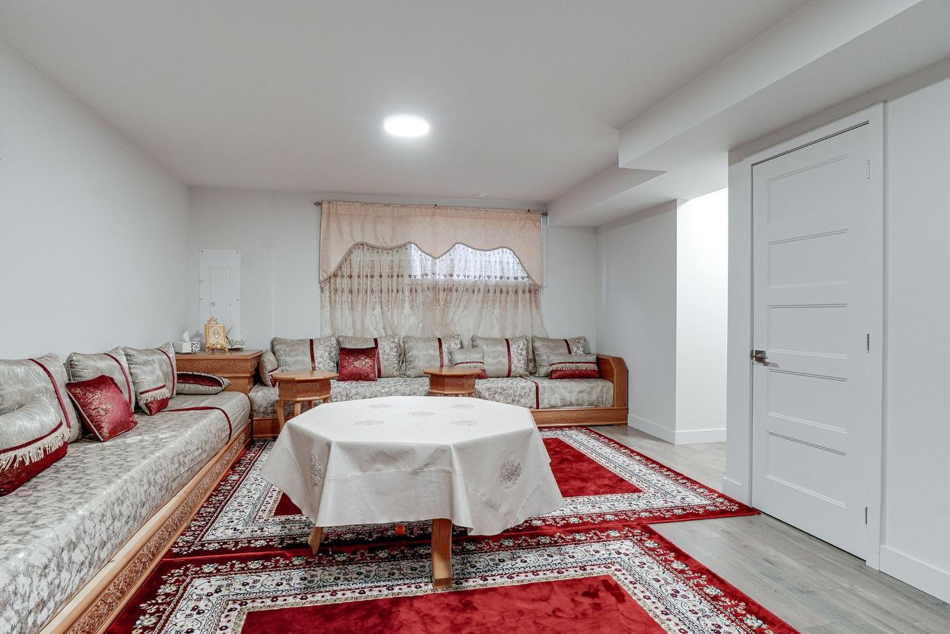 Family room - 8490 Rue Duceppe, Laval (Saint-François), QC - Indoor Photo Showing Living Room