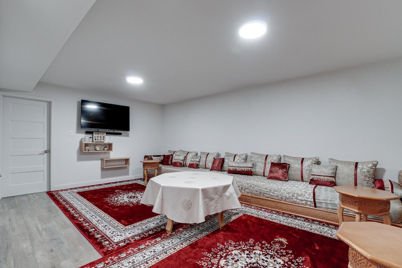 Family room - 8490 Rue Duceppe, Laval (Saint-François), QC - Indoor