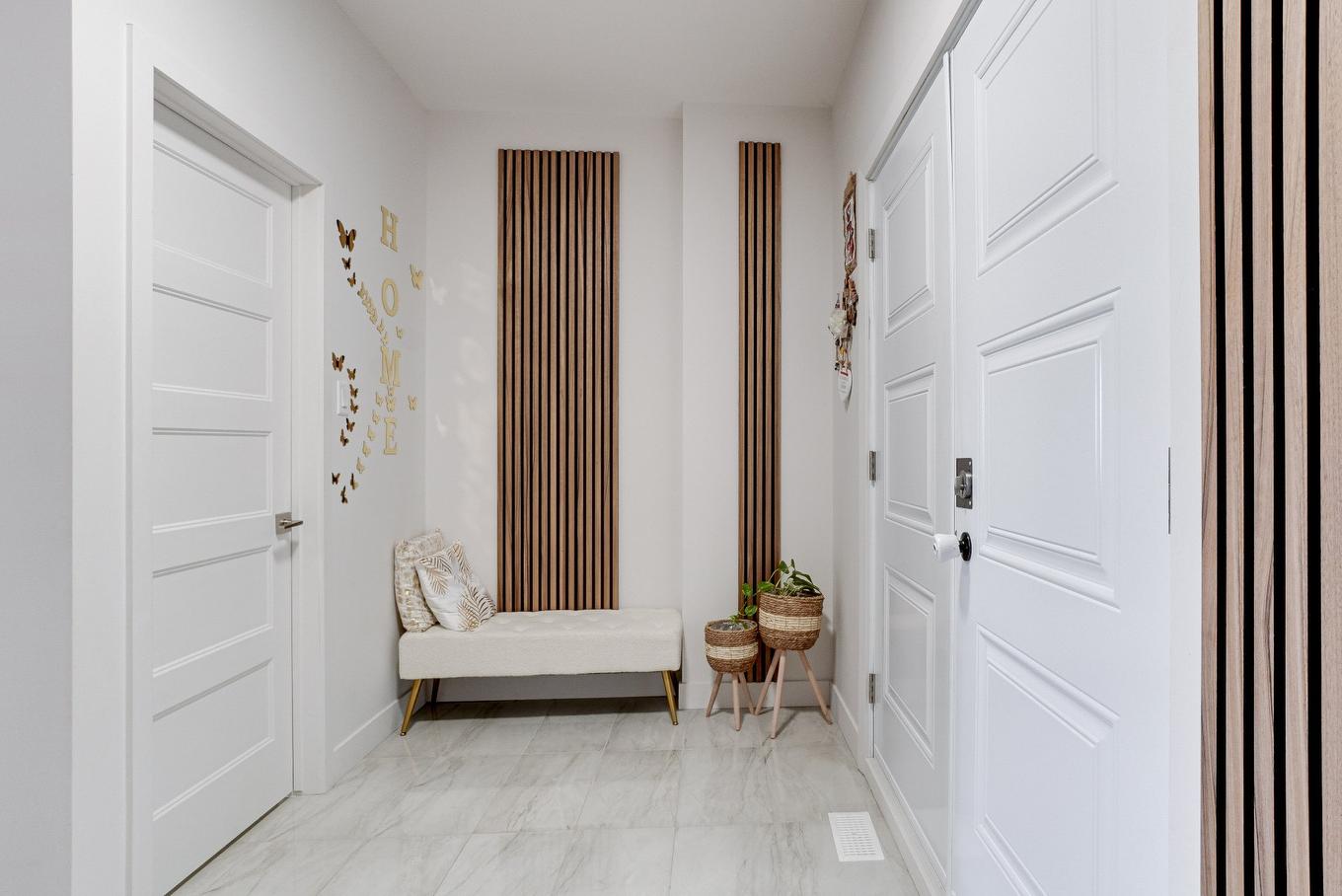 Hall - 8490 Rue Duceppe, Laval (Saint-François), QC - Indoor Photo Showing Other Room