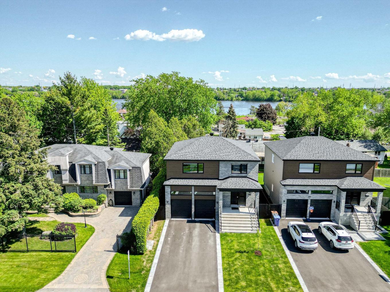Aerial photo - 8490 Rue Duceppe, Laval (Saint-François), QC - Outdoor With Facade