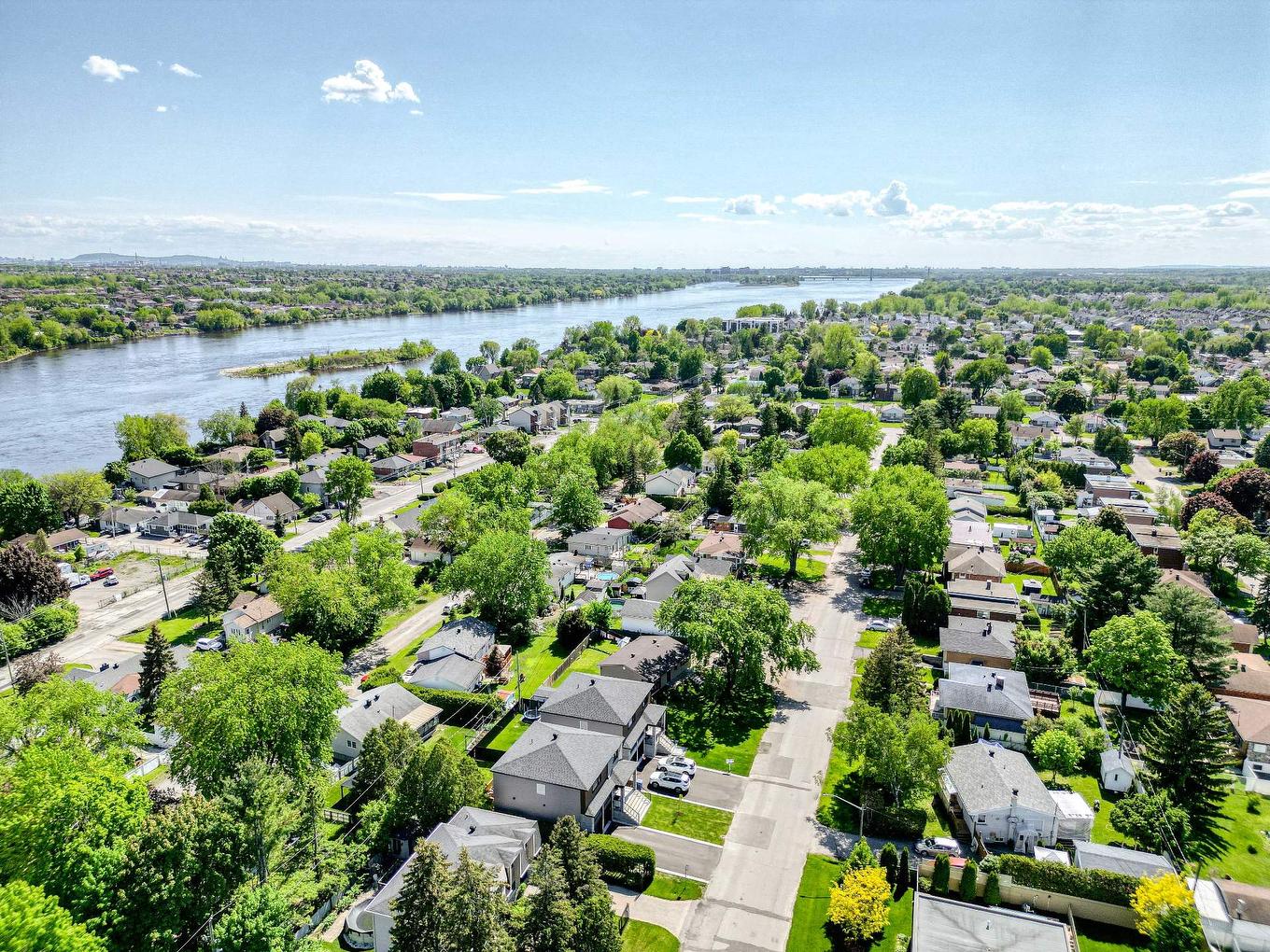 Aerial photo - 8490 Rue Duceppe, Laval (Saint-François), QC - Outdoor With Body Of Water With View