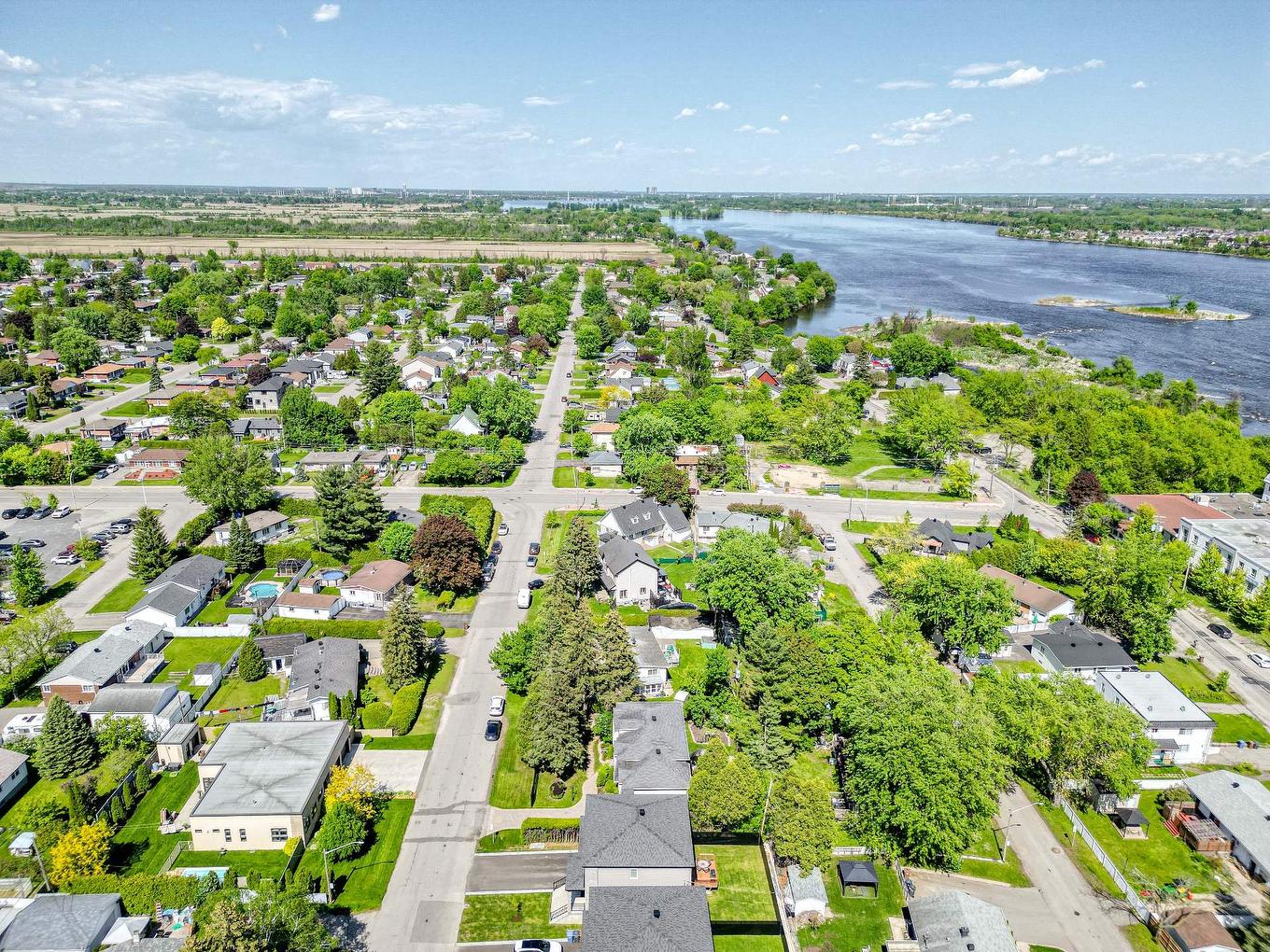 Aerial photo - 8490 Rue Duceppe, Laval (Saint-François), QC - Outdoor With Body Of Water With View