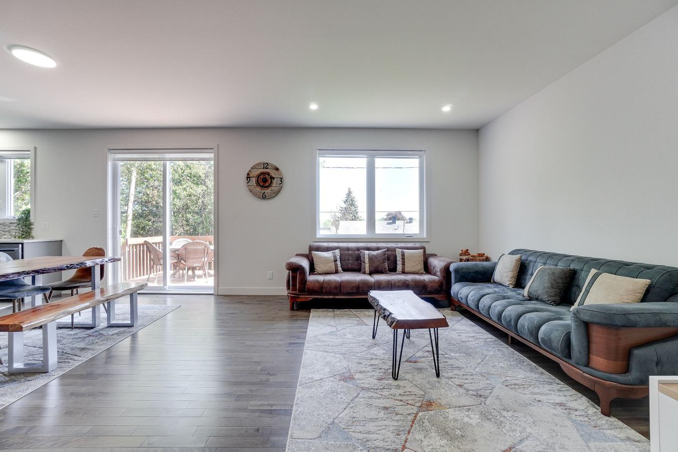 Living room - 8490 Rue Duceppe, Laval (Saint-François), QC - Indoor Photo Showing Living Room