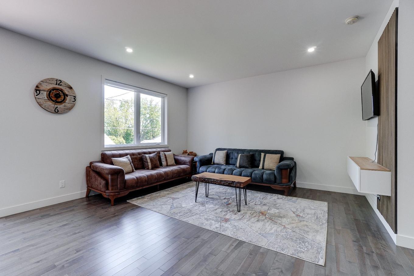 Living room - 8490 Rue Duceppe, Laval (Saint-François), QC - Indoor Photo Showing Living Room