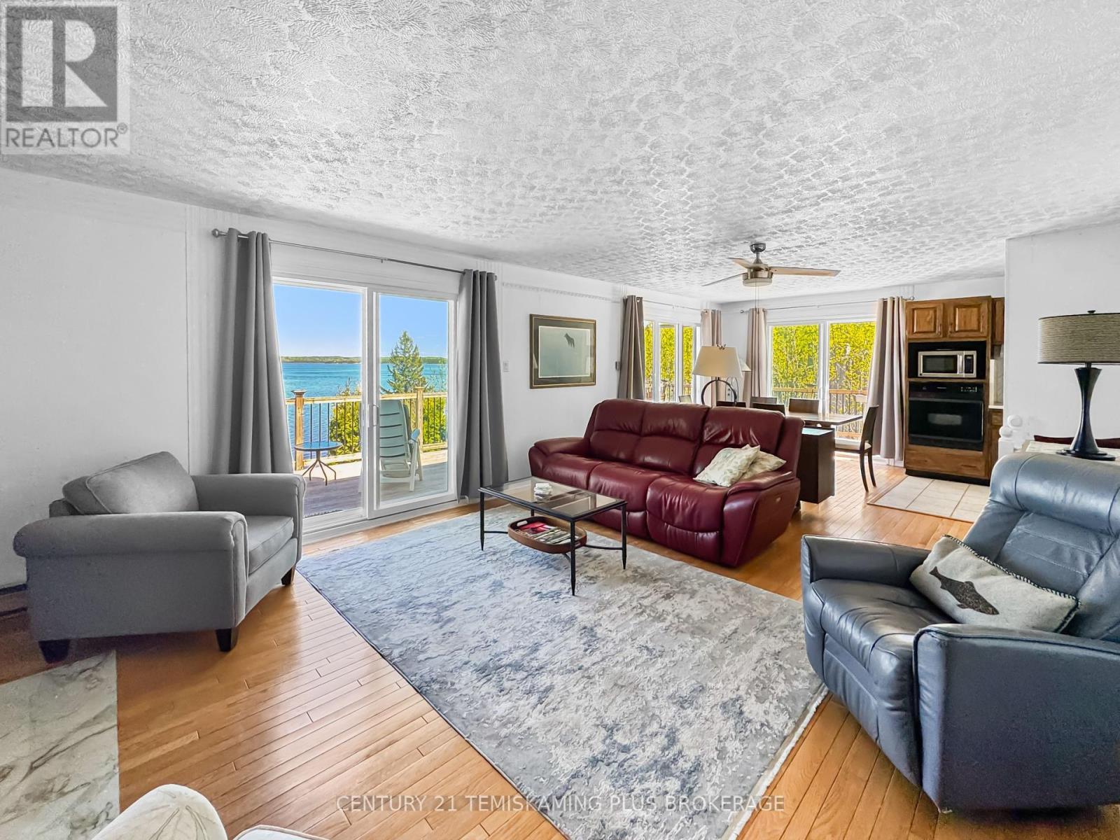 501178 Berry Road, Timiskaming (Tim - Outside - Rural), ON - Indoor Photo Showing Living Room