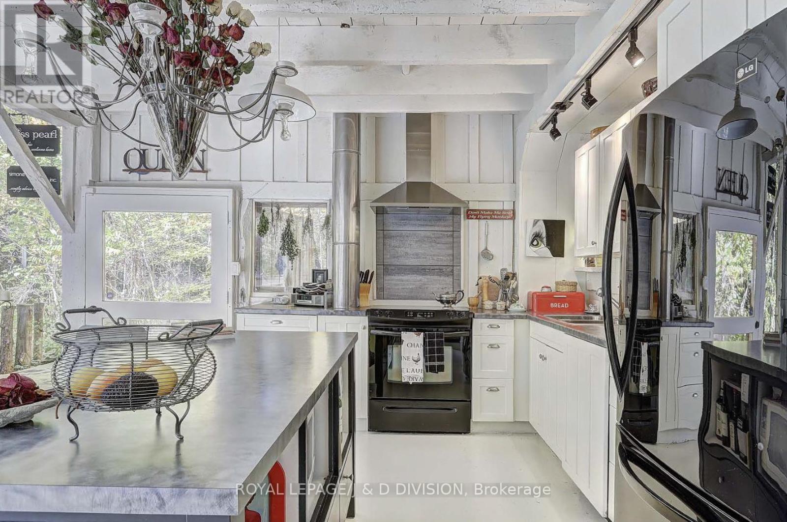 4558 County Rd 10, Port Hope, ON - Indoor Photo Showing Kitchen