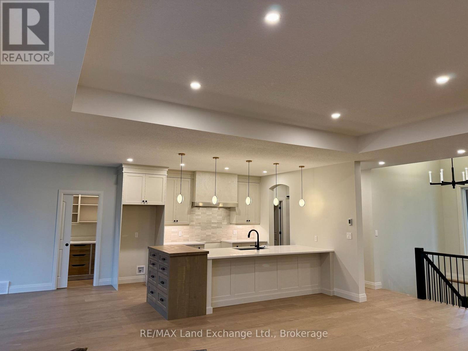 920 Bogdanovic Way, Huron-Kinloss, ON - Indoor Photo Showing Kitchen With Upgraded Kitchen