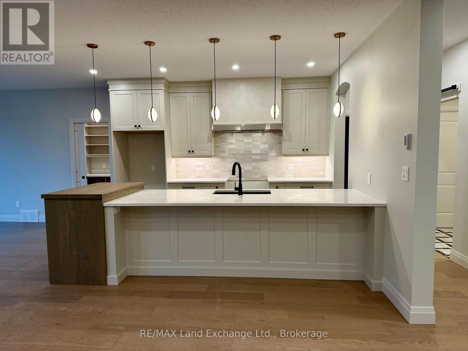 920 Bogdanovic Way, Huron-Kinloss, ON - Indoor Photo Showing Kitchen With Upgraded Kitchen