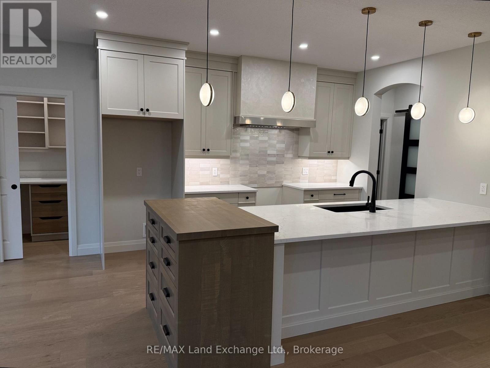 920 Bogdanovic Way, Huron-Kinloss, ON - Indoor Photo Showing Kitchen With Upgraded Kitchen