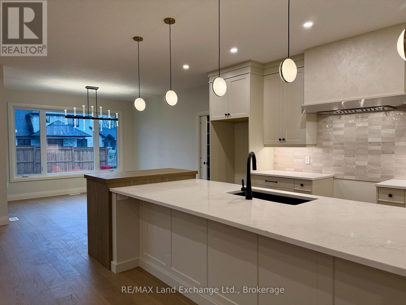 920 Bogdanovic Way, Huron-Kinloss, ON - Indoor Photo Showing Kitchen With Upgraded Kitchen