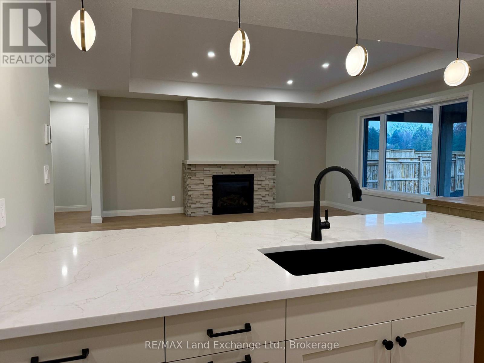 920 Bogdanovic Way, Huron-Kinloss, ON - Indoor Photo Showing Kitchen
