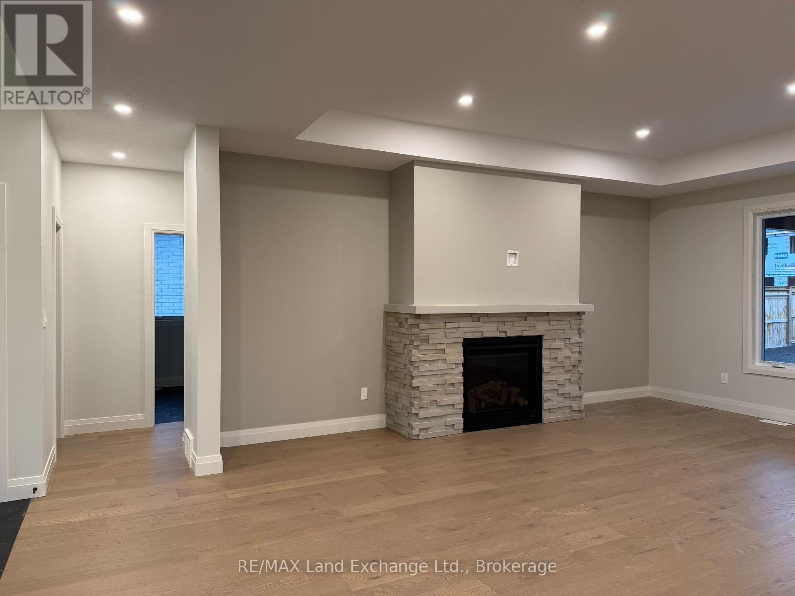 920 Bogdanovic Way, Huron-Kinloss, ON - Indoor With Fireplace