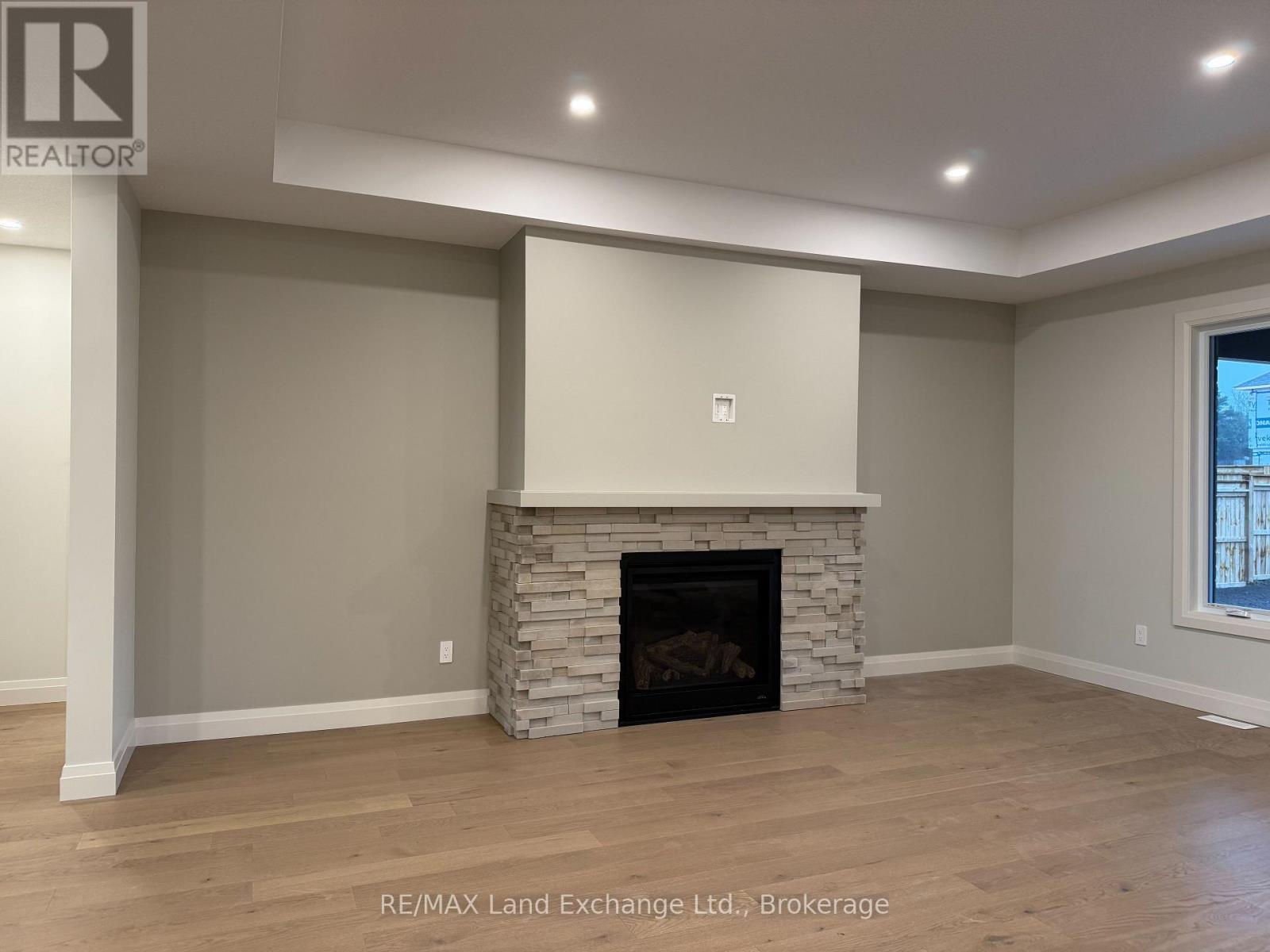 920 Bogdanovic Way, Huron-Kinloss, ON - Indoor With Fireplace