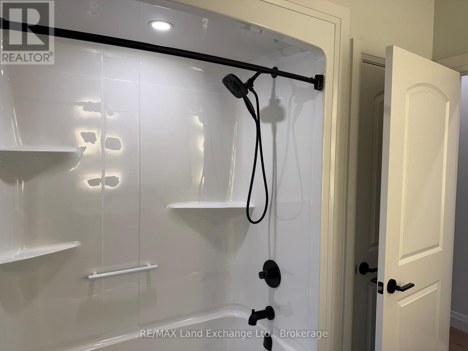 920 Bogdanovic Way, Huron-Kinloss, ON - Indoor Photo Showing Bathroom