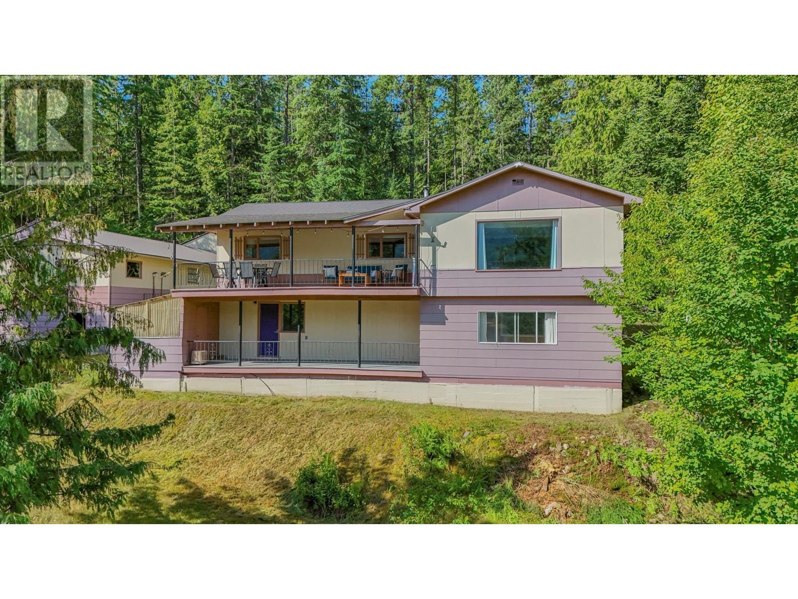 15730 Peters Road, Crawford Bay, BC - Outdoor