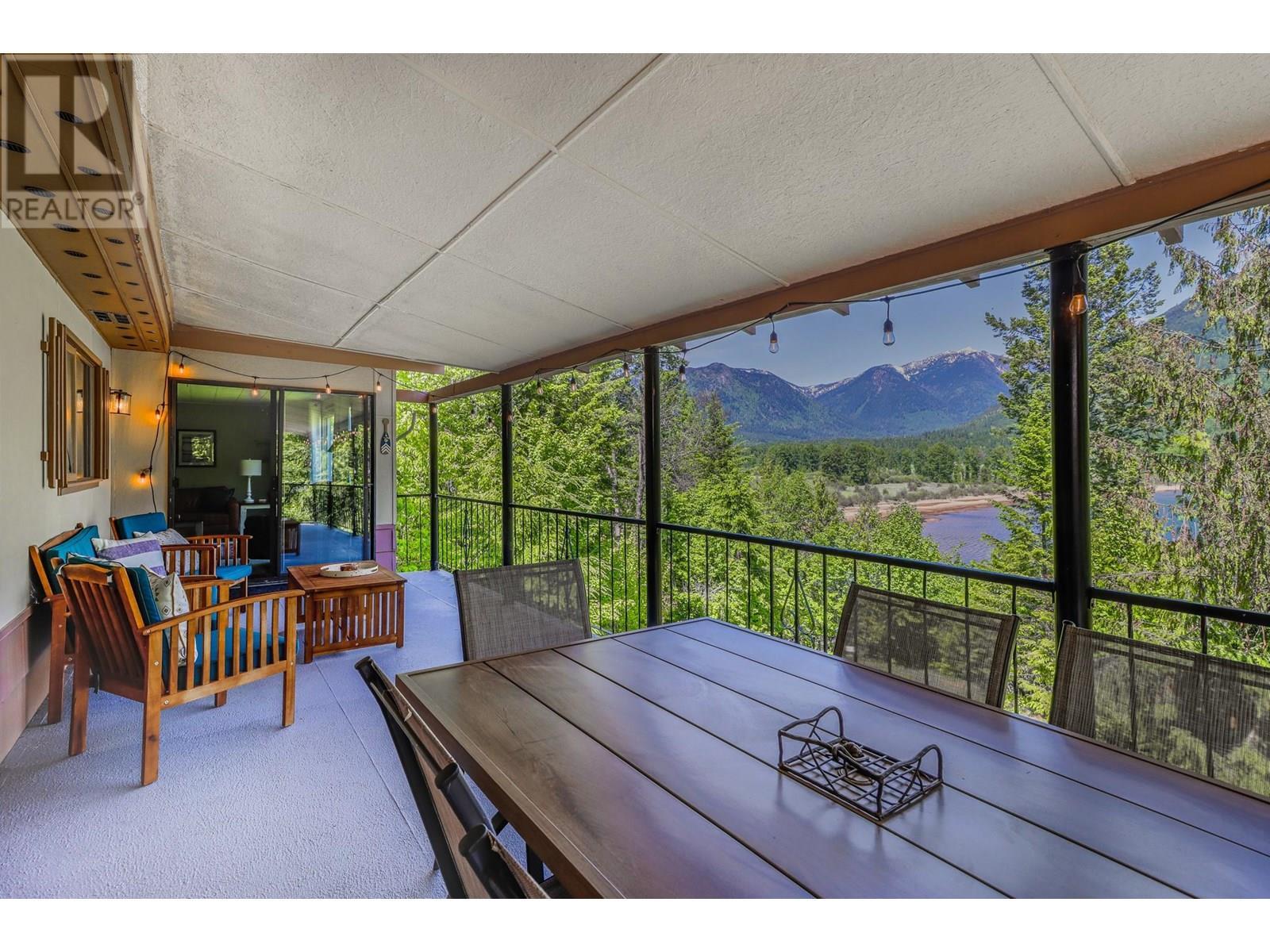 15730 Peters Road, Crawford Bay, BC - Photo Showing Other Room