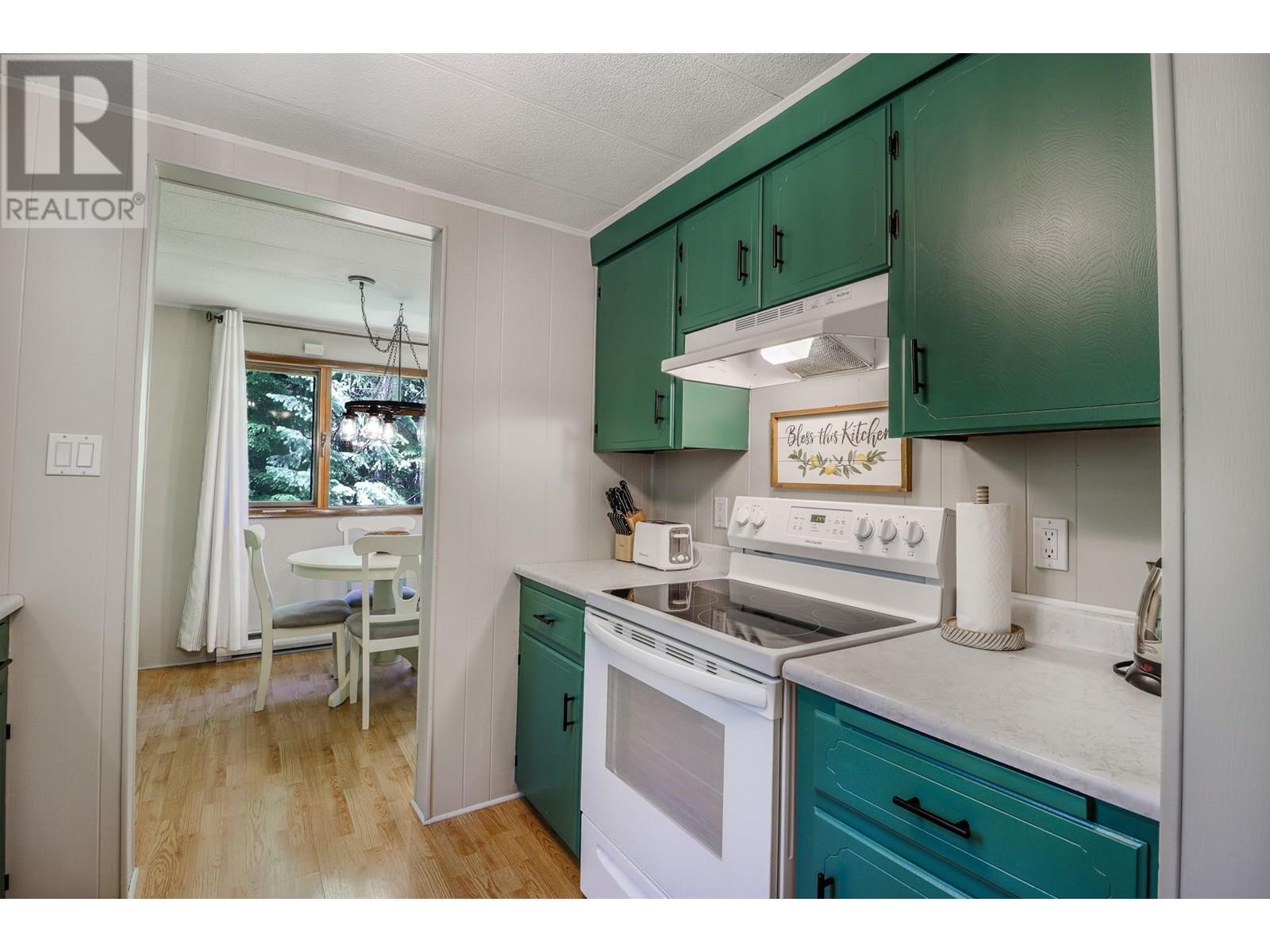 15730 Peters Road, Crawford Bay, BC - Indoor Photo Showing Kitchen
