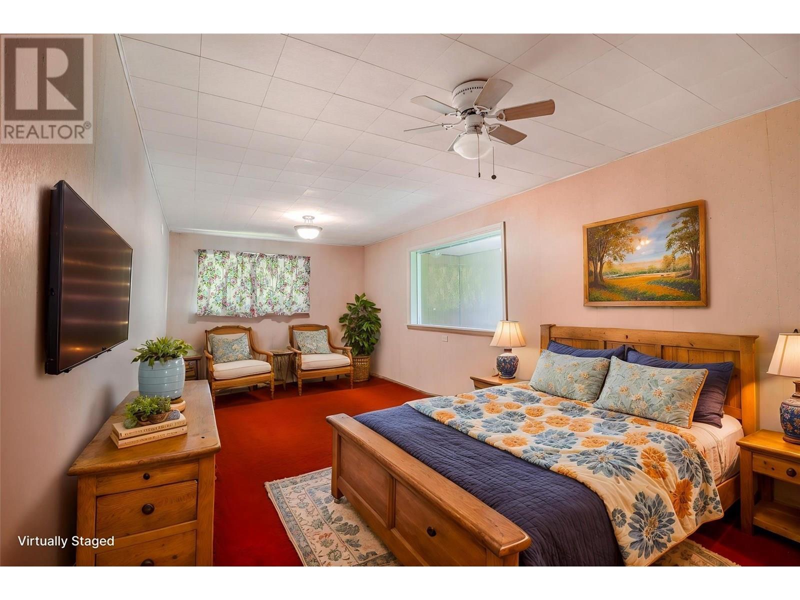 Large flex room or additional bedroom - 15730 Peters Road, Crawford Bay, BC - Indoor Photo Showing Bedroom
