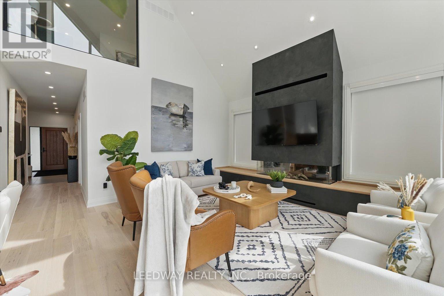 24410 Thorah Park Boulevard, Brock, ON - Indoor Photo Showing Living Room