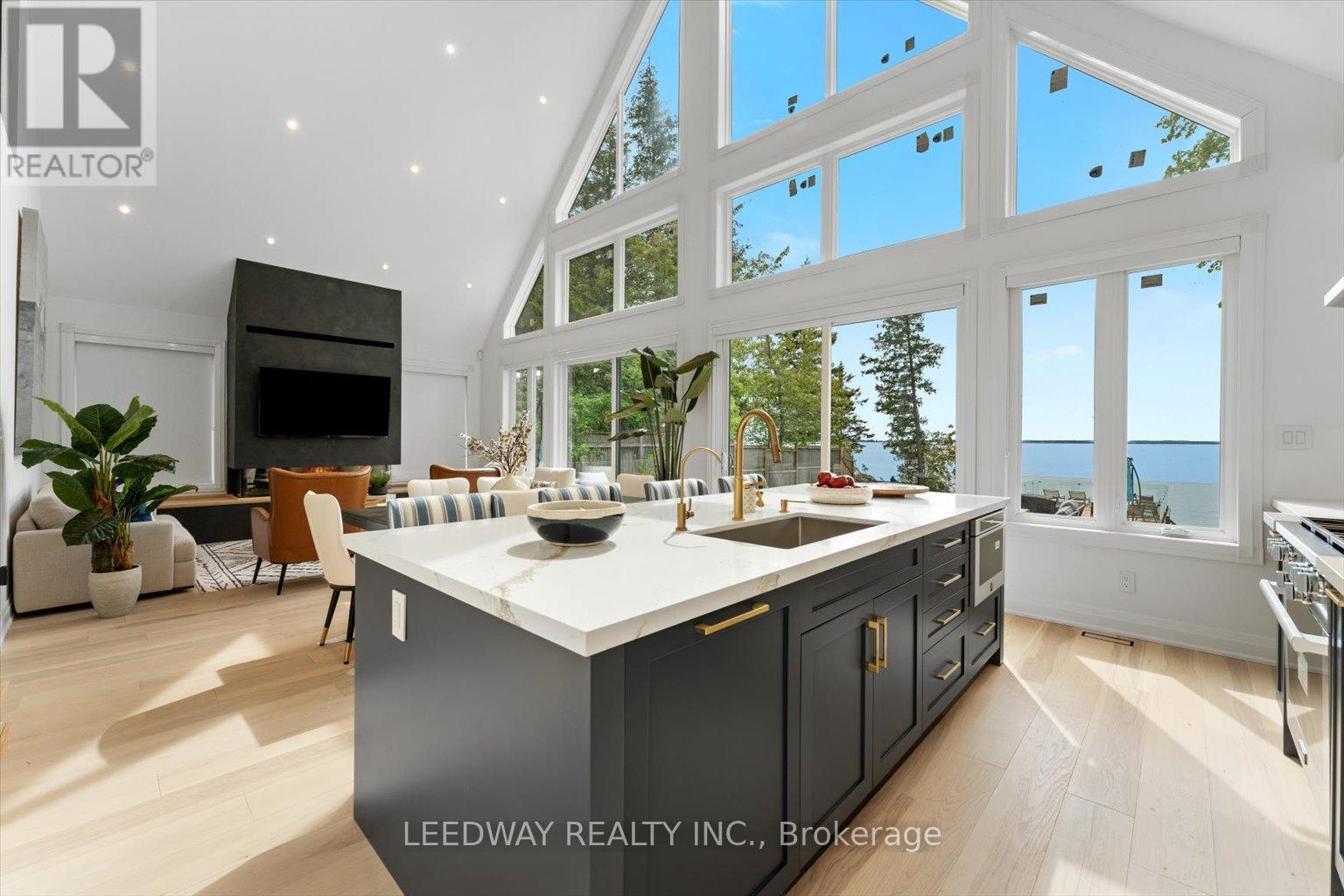 24410 Thorah Park Boulevard, Brock, ON - Indoor Photo Showing Kitchen With Upgraded Kitchen