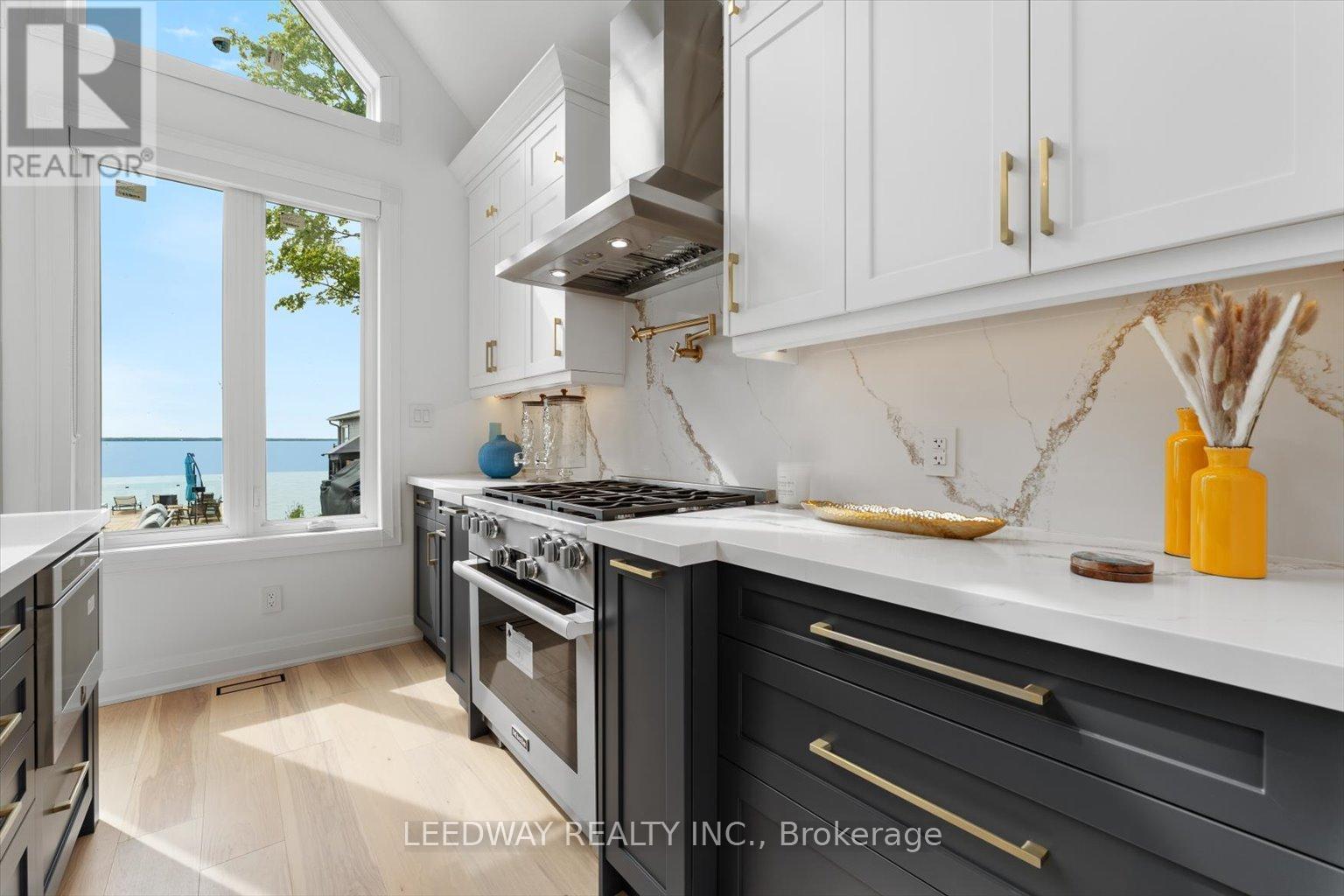 24410 Thorah Park Boulevard, Brock, ON - Indoor Photo Showing Kitchen With Upgraded Kitchen