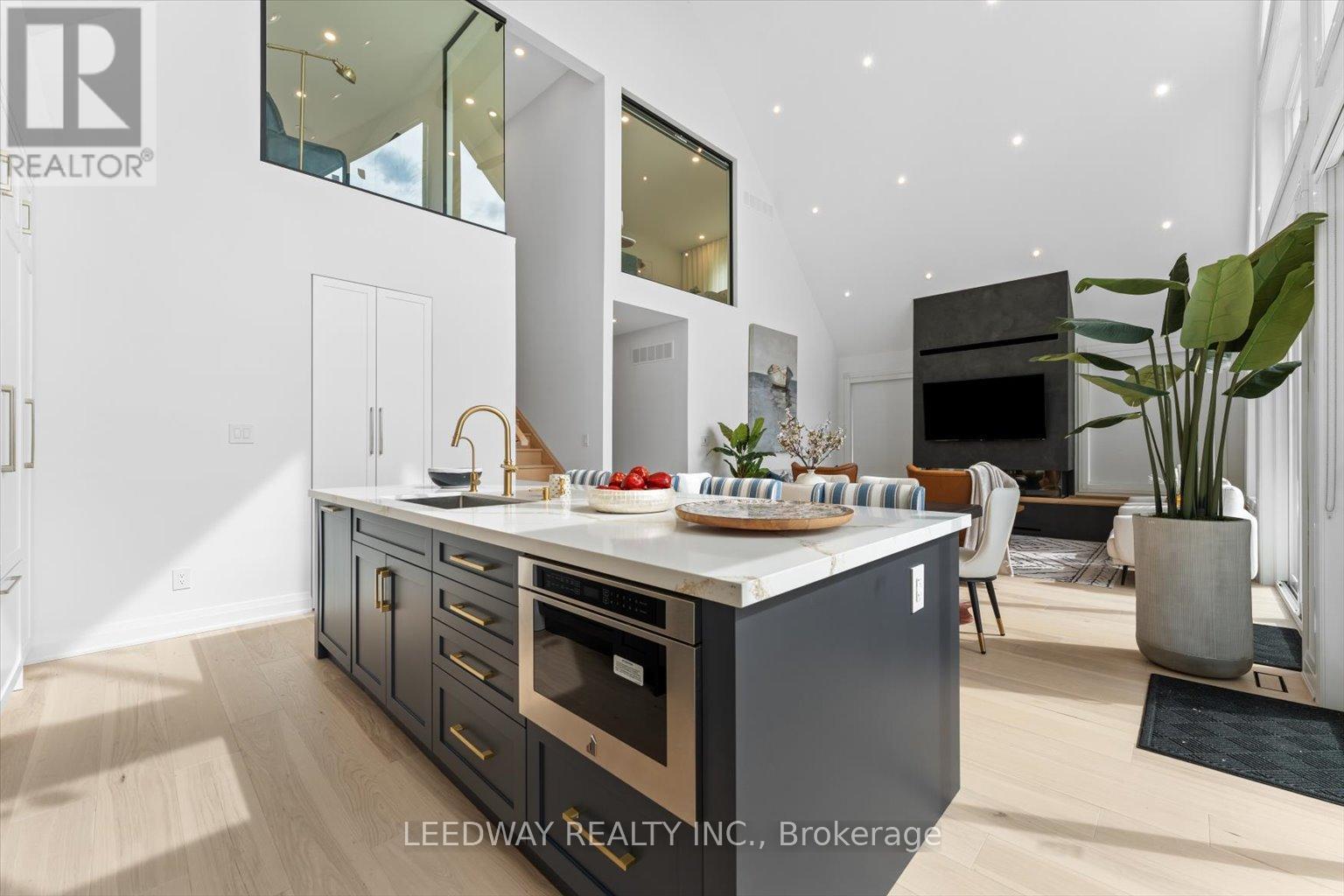 24410 Thorah Park Boulevard, Brock, ON - Indoor Photo Showing Kitchen With Upgraded Kitchen