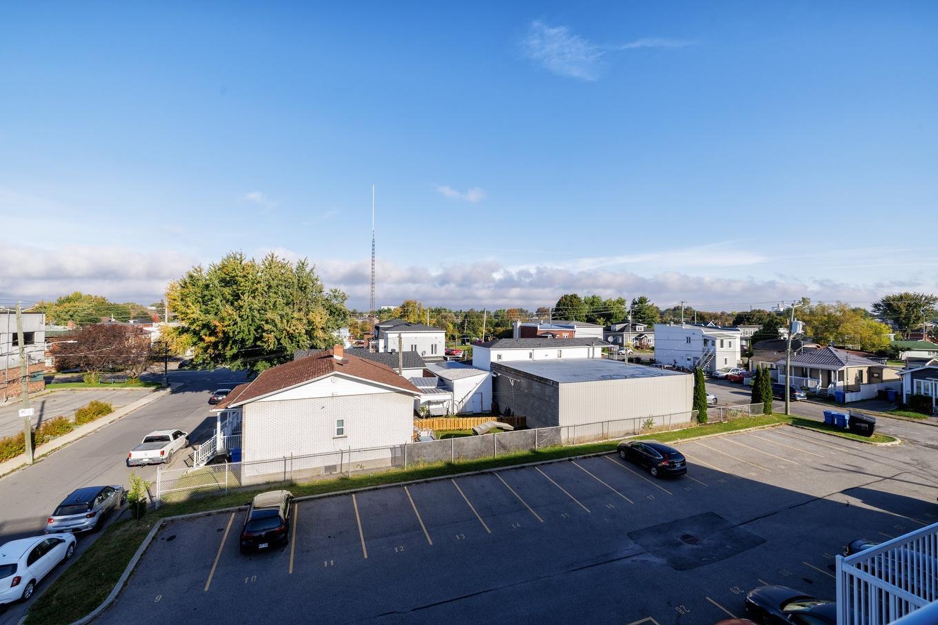 Parking - 5-26 Rue St-Hippolyte, Salaberry-De-Valleyfield, QC - Outdoor With View