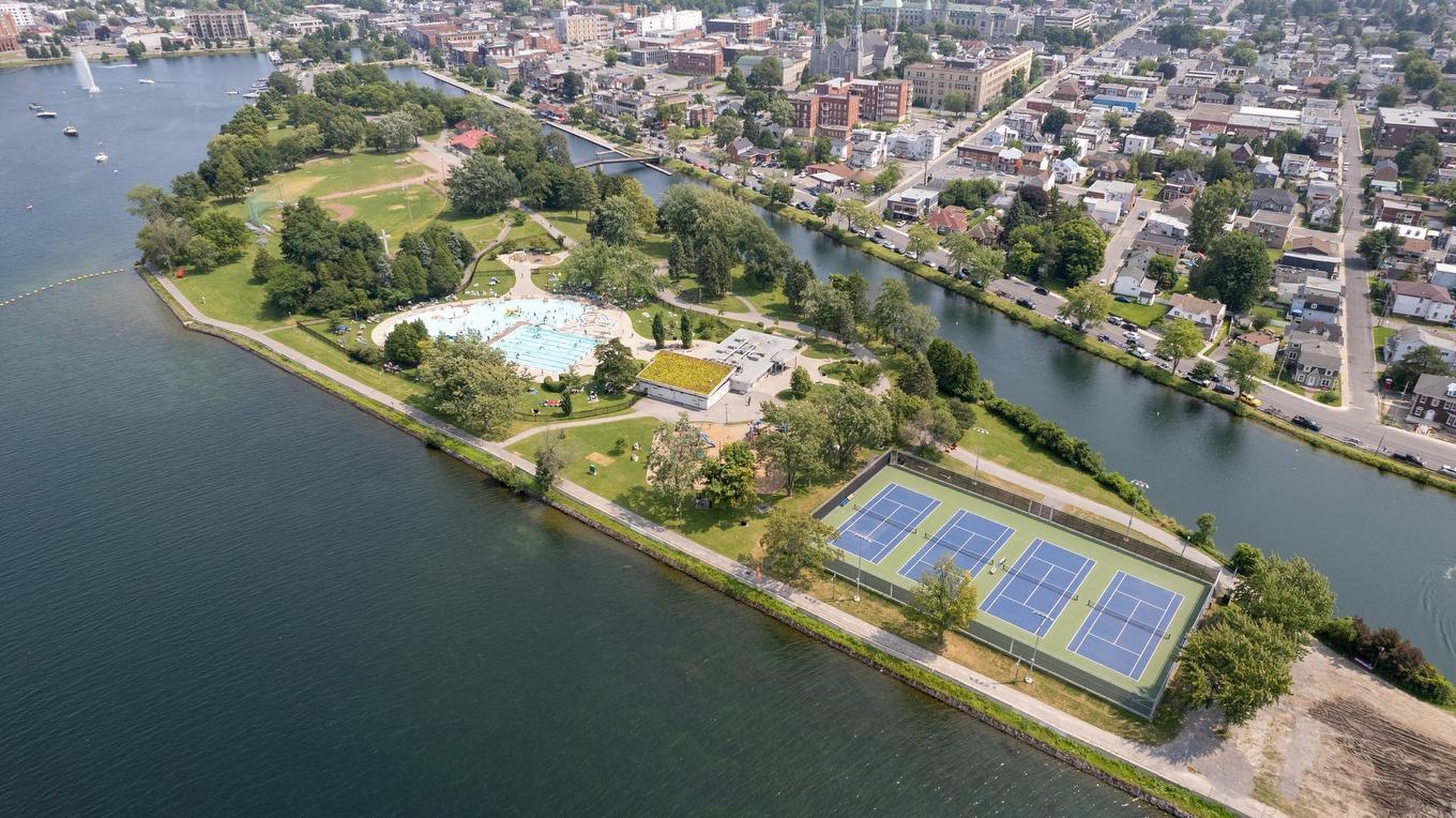 Aerial photo - 5-26 Rue St-Hippolyte, Salaberry-De-Valleyfield, QC - Outdoor With Body Of Water With View