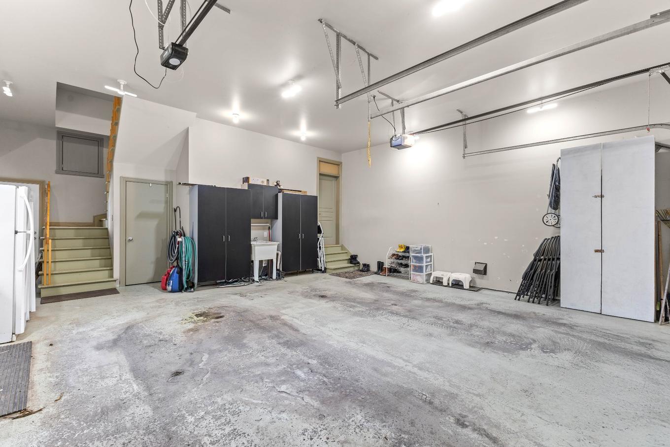 Garage - 1435Z Rue St-Jean-Baptiste, Saint-Roch-De-Richelieu, QC - Indoor Photo Showing Garage