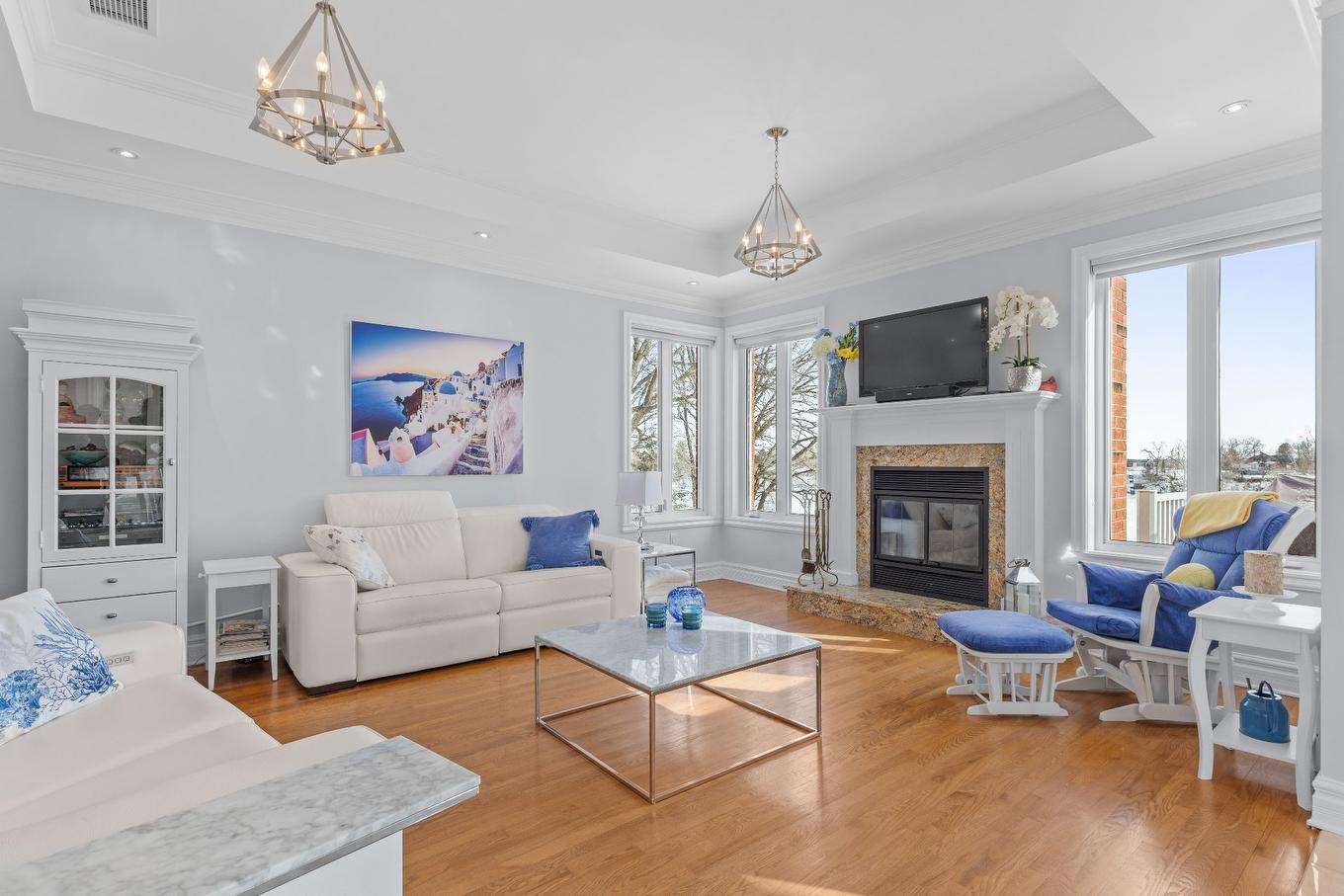 Salon - 1435Z Rue St-Jean-Baptiste, Saint-Roch-De-Richelieu, QC - Indoor Photo Showing Living Room With Fireplace